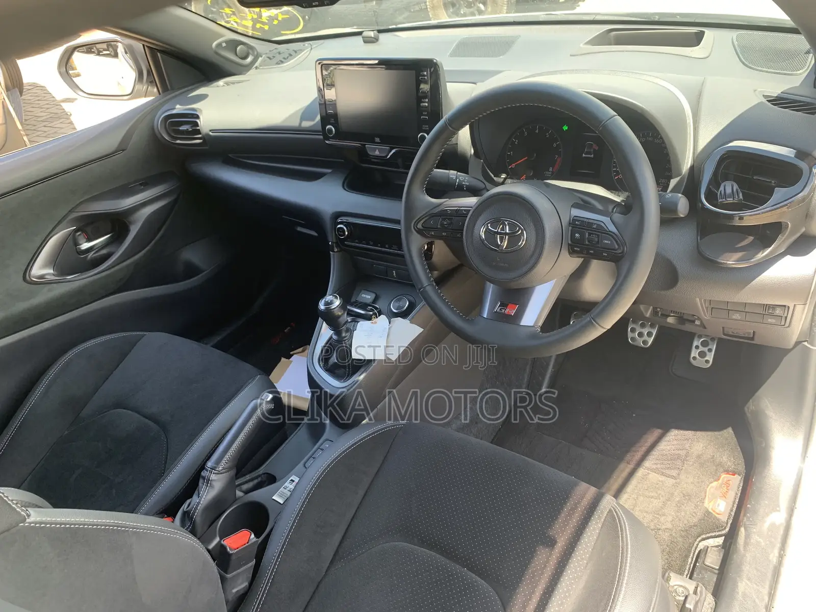 Toyota Yaris 2021 Pearl