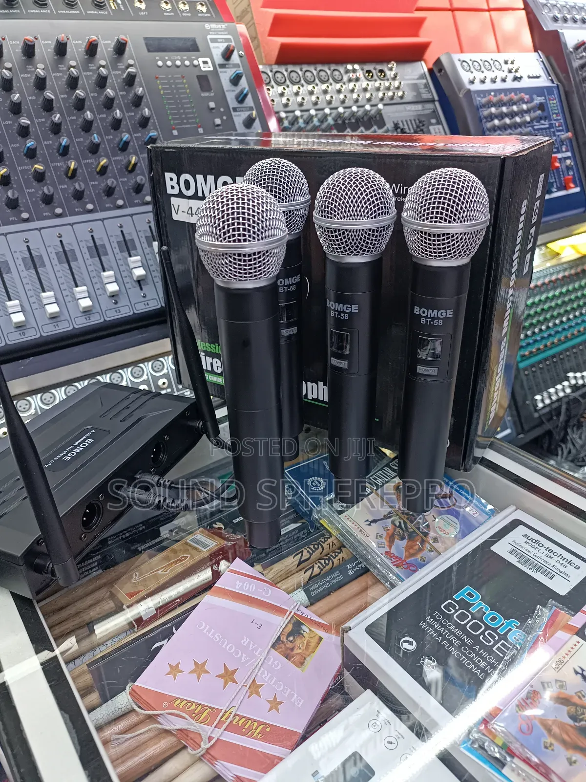 Bomge V-440 4in1 Wireless Microphone