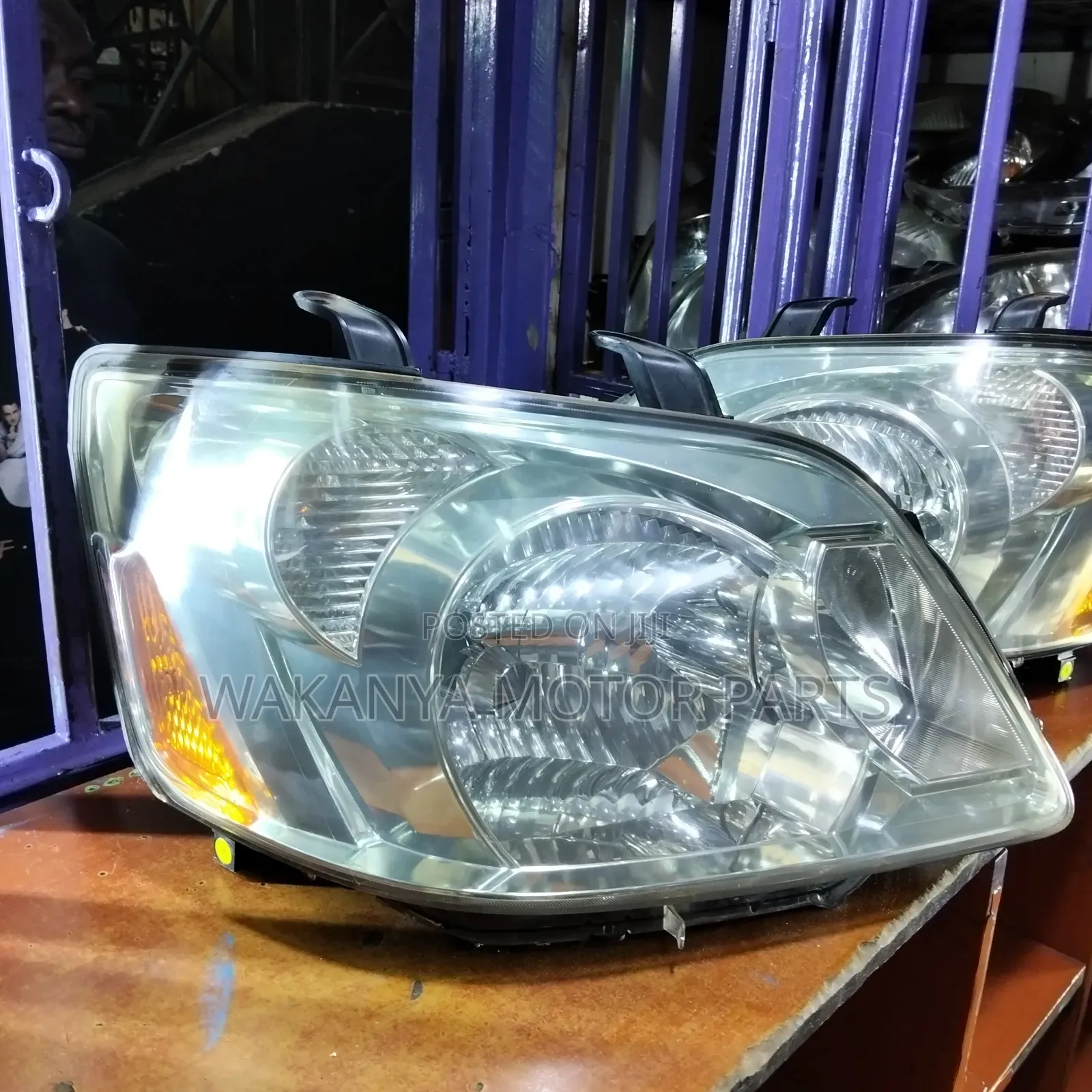 Toyota Noah 2004/05/06/07 Zenon Headlight, Clean Ex Japan