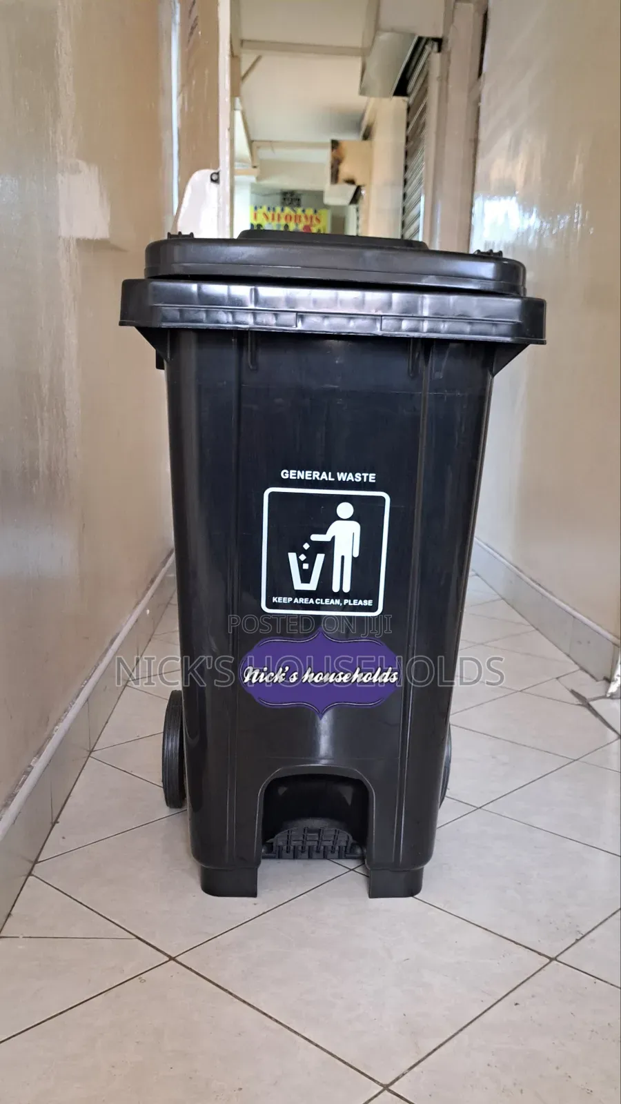 Heavy Duty Plastic Bin With Wheels and Stepping Pedal