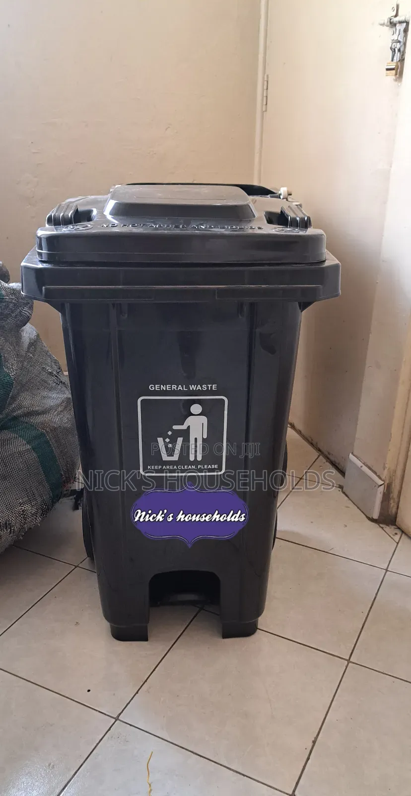 100 Litres General Waste Bin With a Stepping Pedal and Wheel