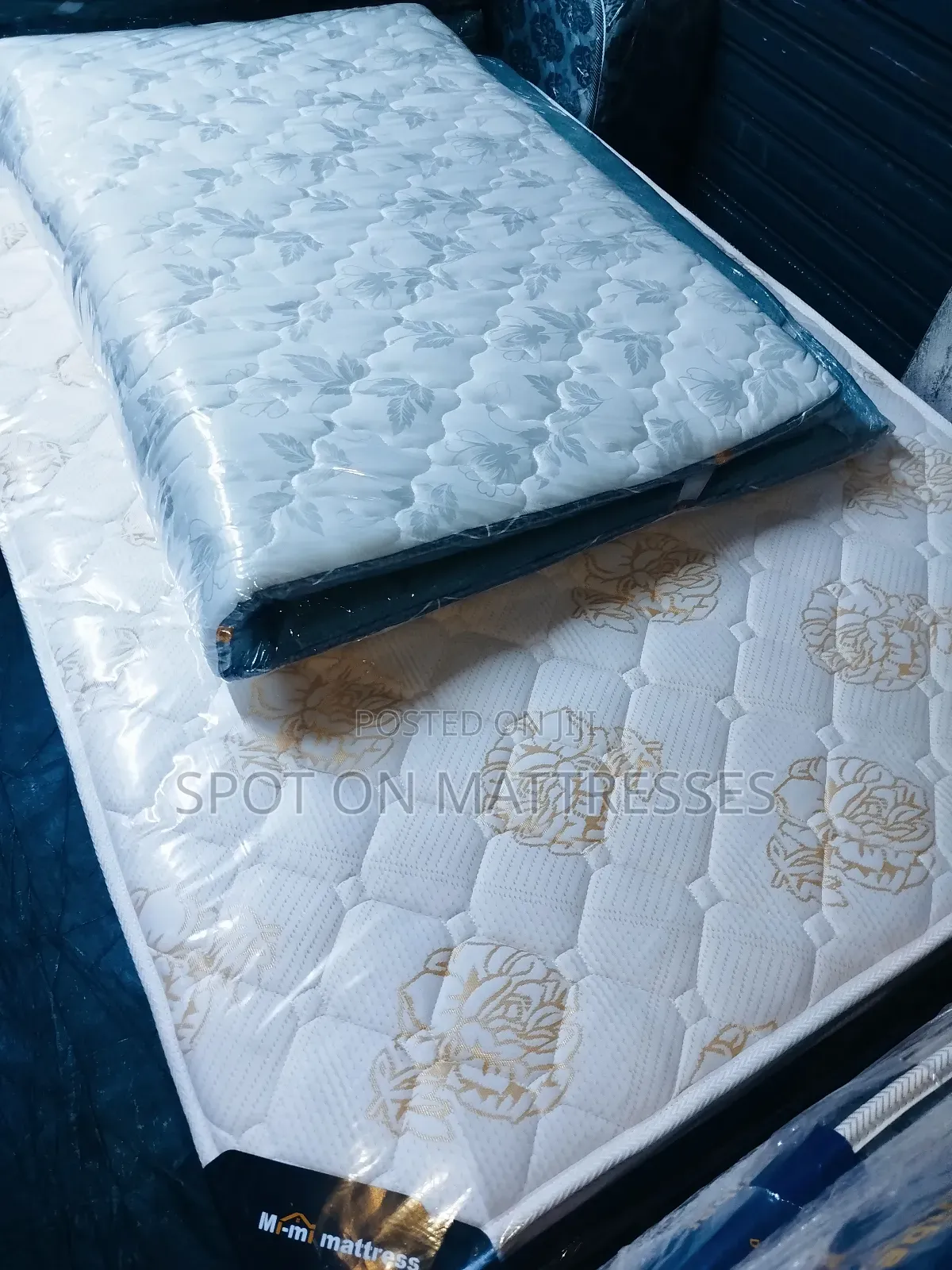 Special Offer! Buy 1 4×6 Spring Mattress Get 1 Free Topper.