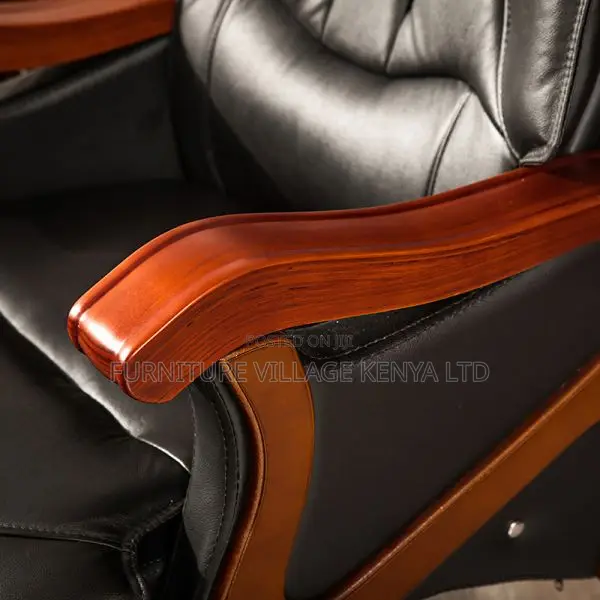 Office Chairs: Luxurious Leather Office Chair for Staff