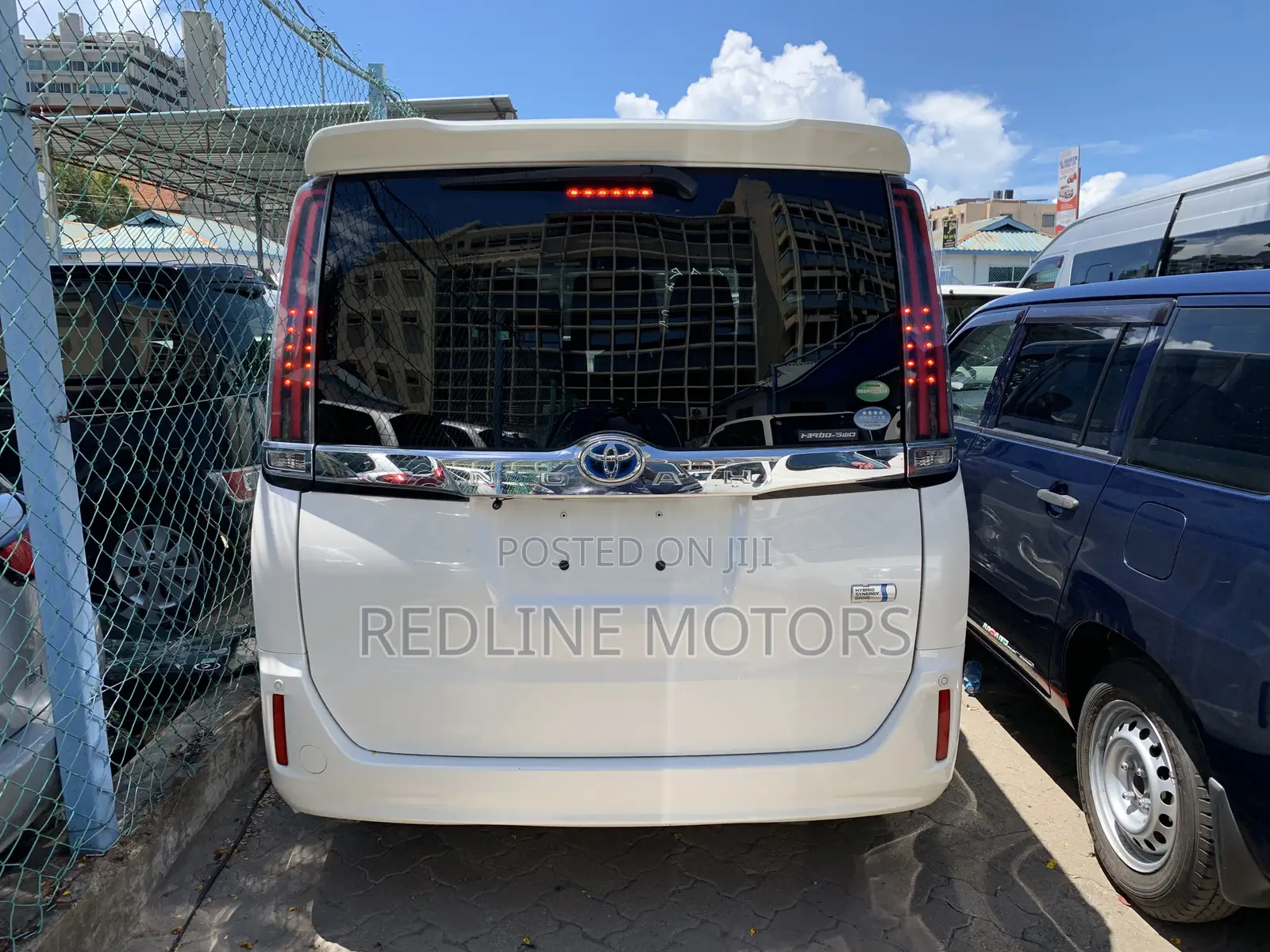 Toyota Noah 1.8 FWD Hybrid (7 seater) 2018 Off white