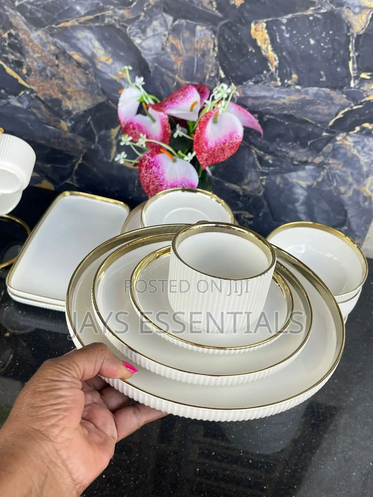 32pc Gold Rim Dinner Set