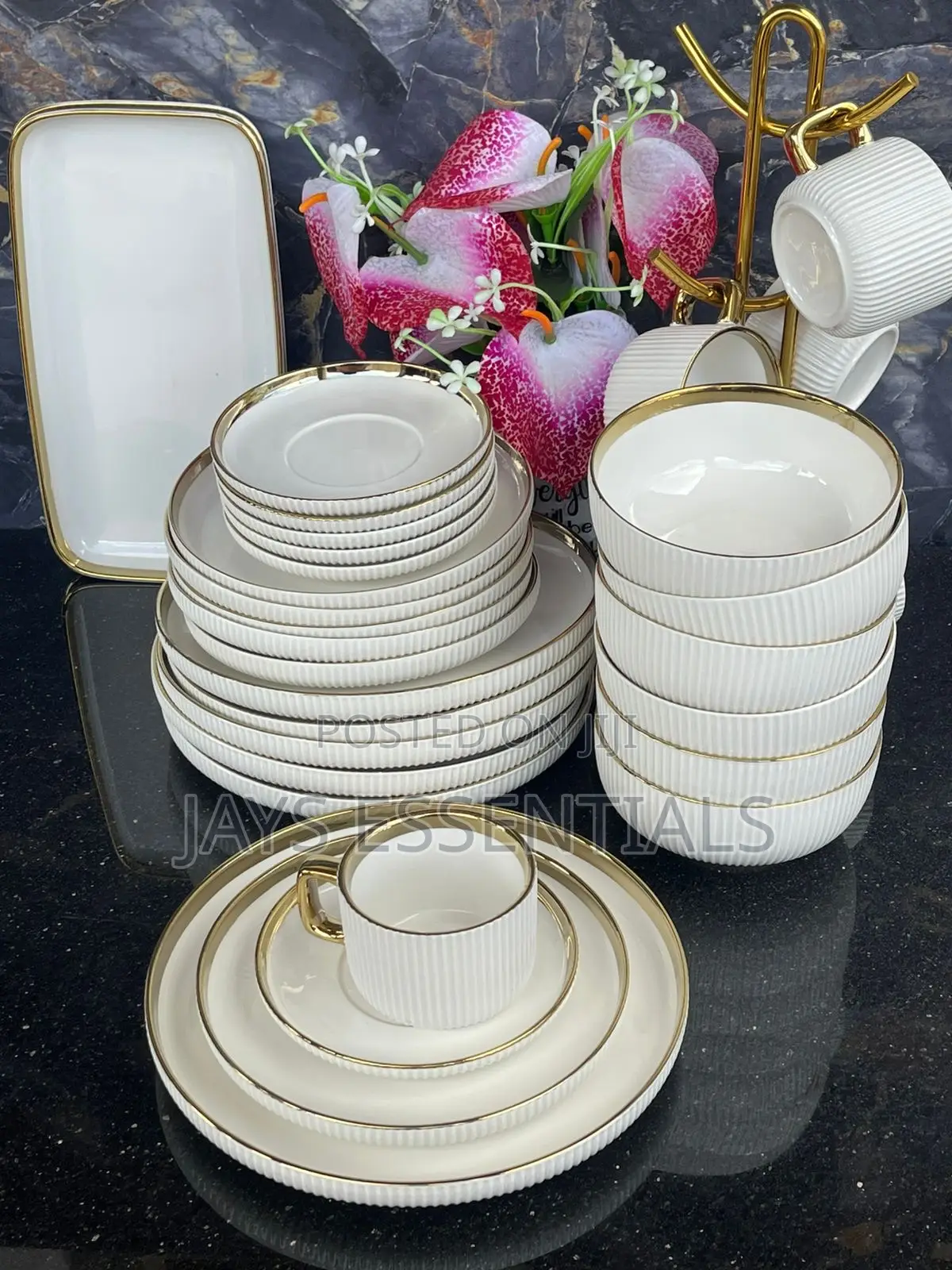 32pc Gold Rim Dinner Set