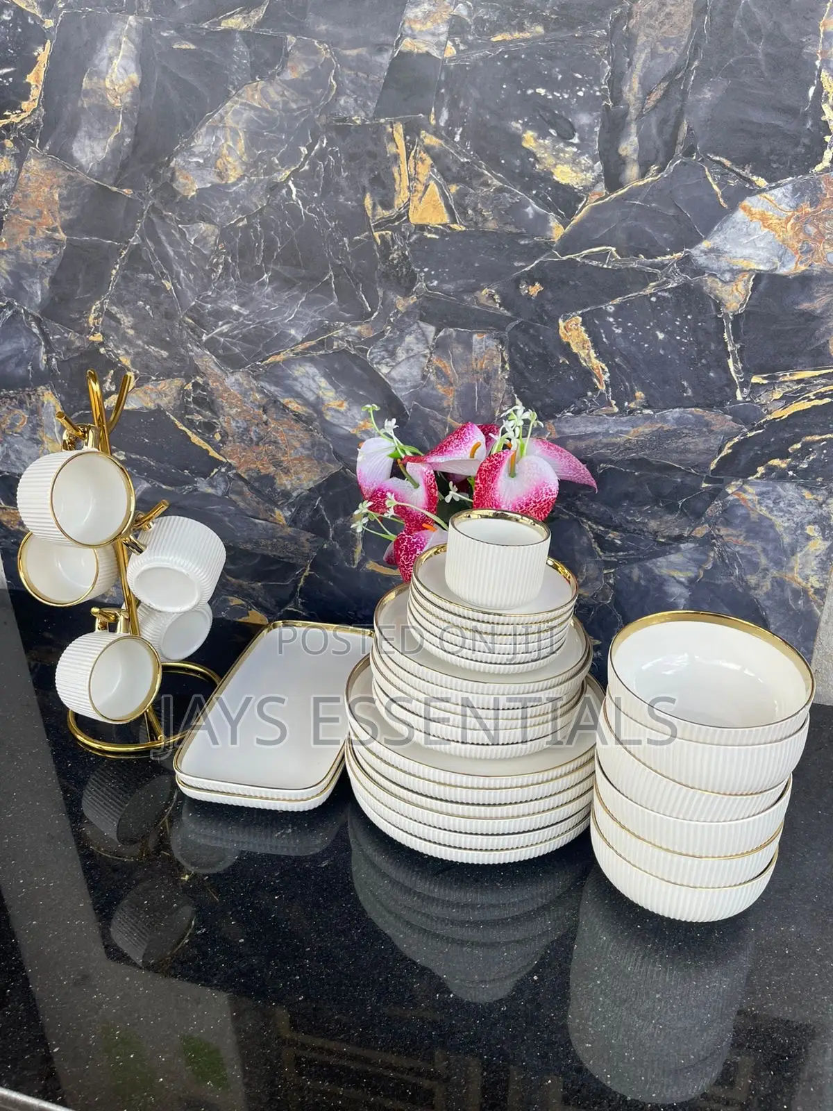 32pc Gold Rim Dinner Set