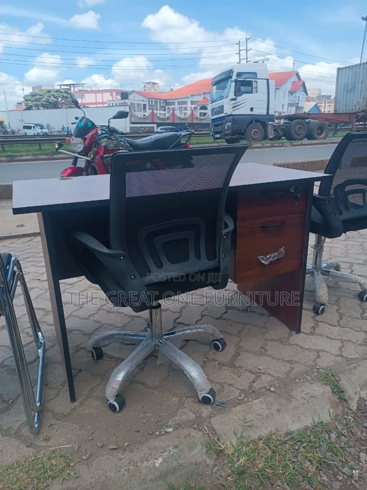 1m Lockable Office Desk With Mesh Chair Hf5w