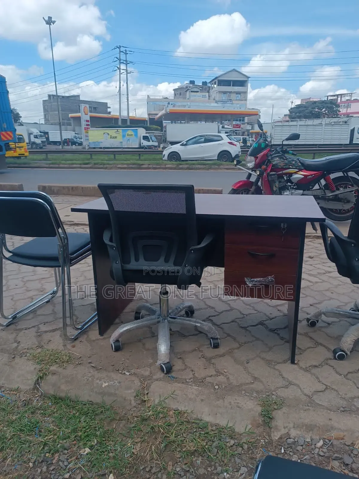 1m Brown Office Desk With Swivel Mesh Chair Dk4qj