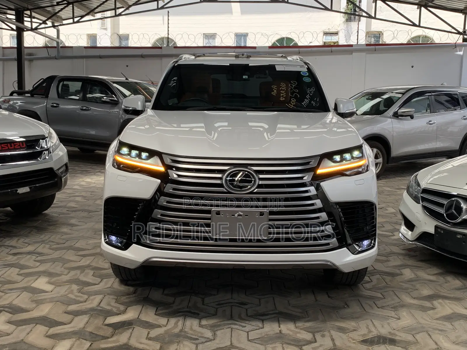 Lexus LX 2022 Off white