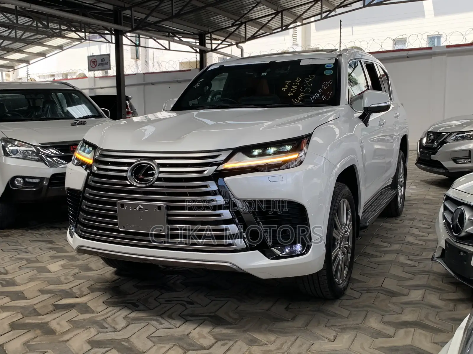 Lexus LX 2022 Off white