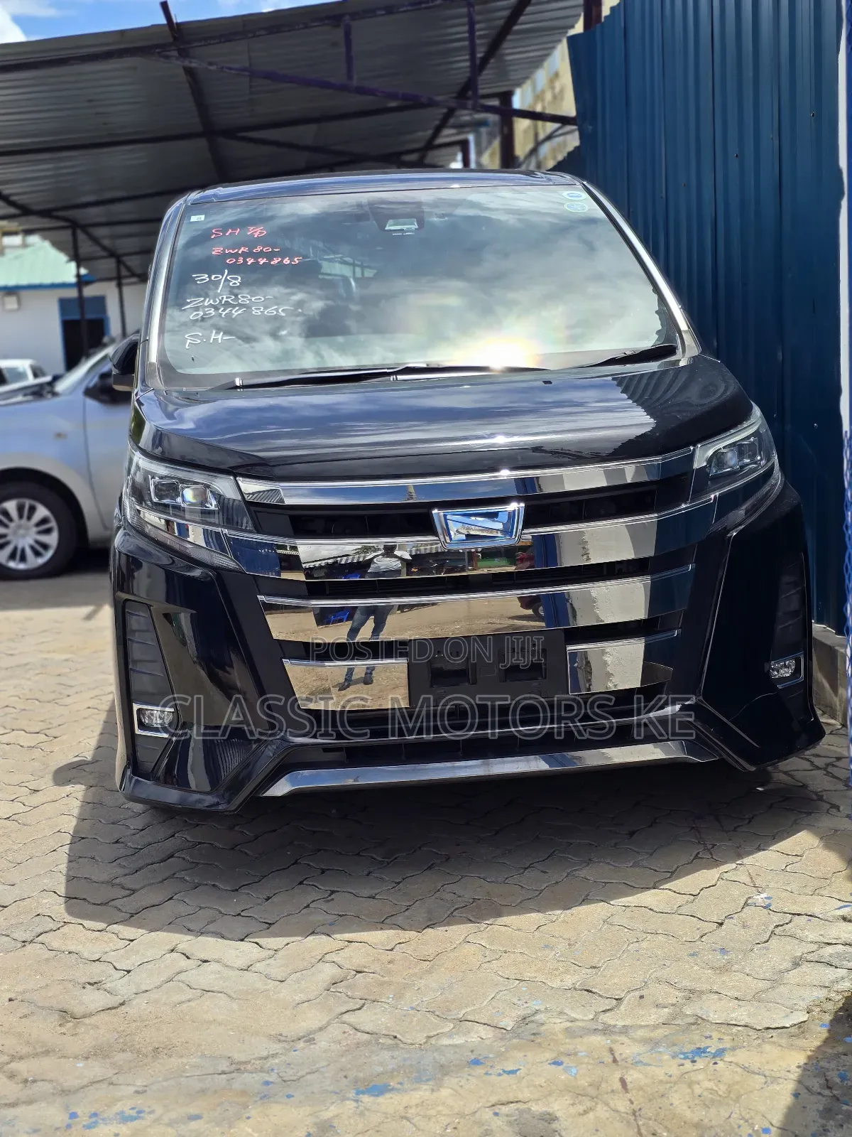 Toyota Noah 1.8 FWD Hybrid (7 seater) 2018 Black