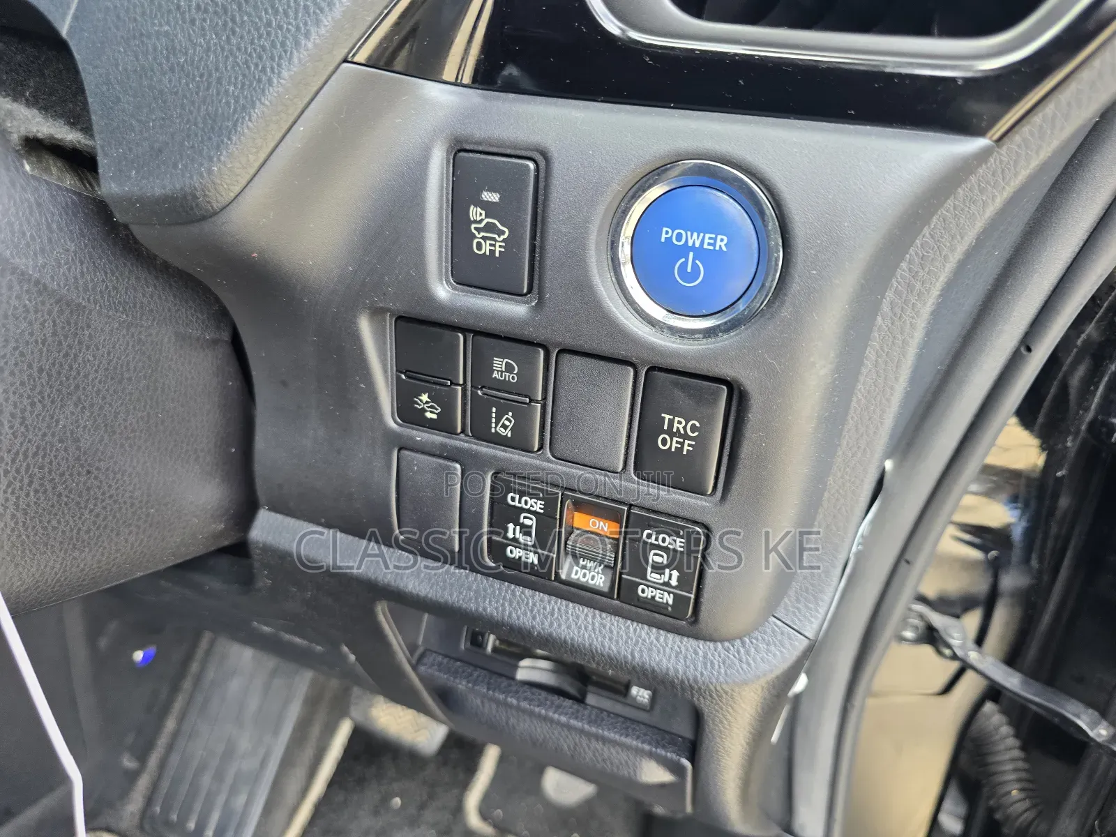 Toyota Noah 1.8 FWD Hybrid (7 seater) 2018 Black