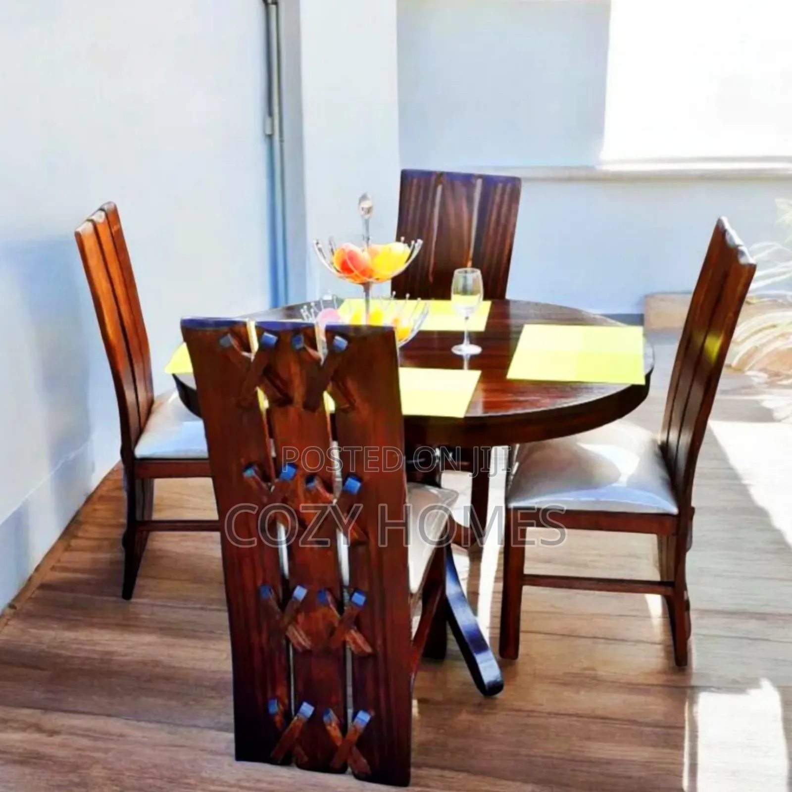 Dining Table, Solidly Built Dining Table 4/6 Seat Available