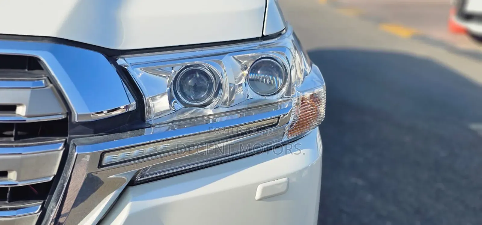 Toyota Land Cruiser 4.6 V8 ZX 2018 White