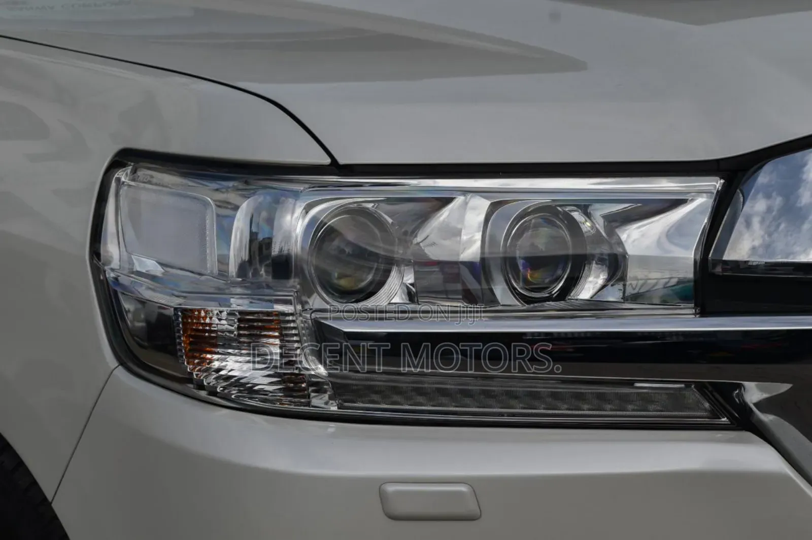Toyota Land Cruiser 4.6 V8 ZX 2018 White