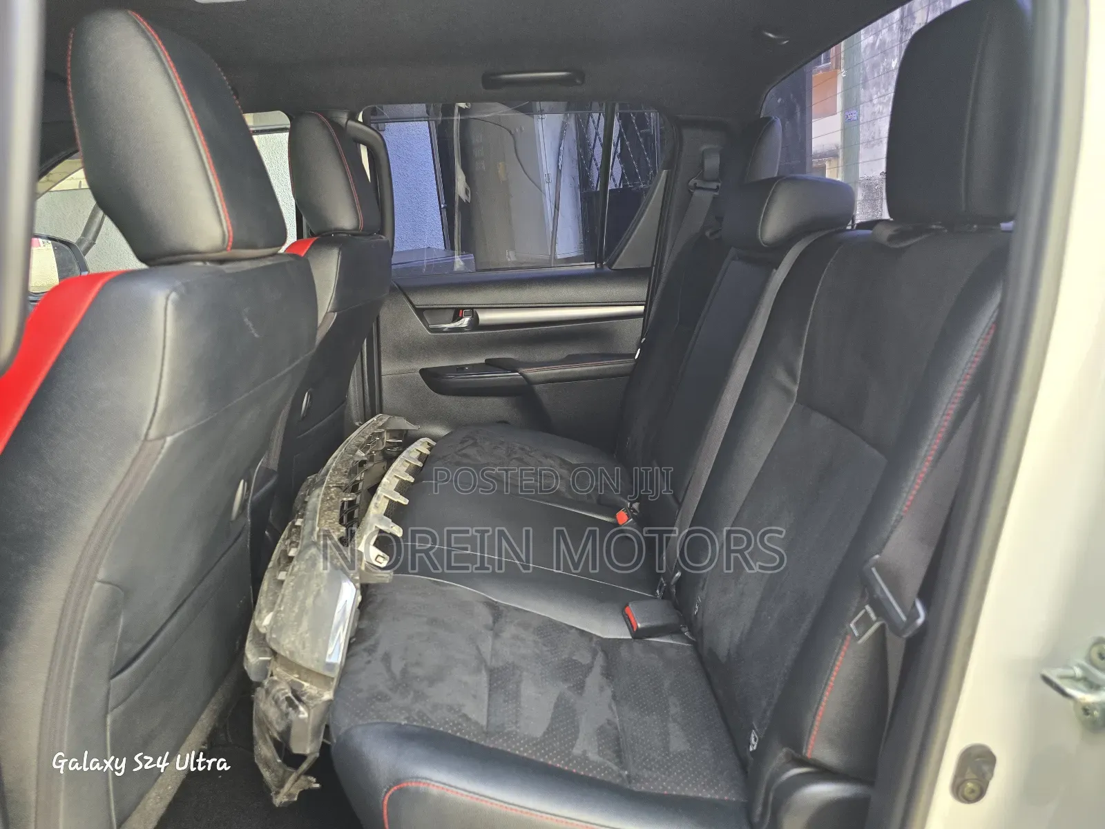 Toyota Hilux 2022 White