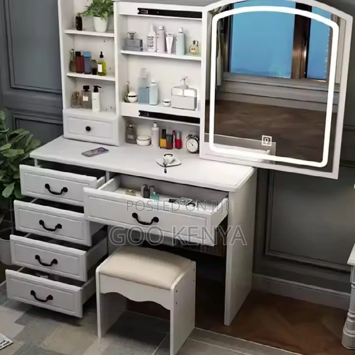 Dressers Tables ; Queens Vanity Dressing Table.