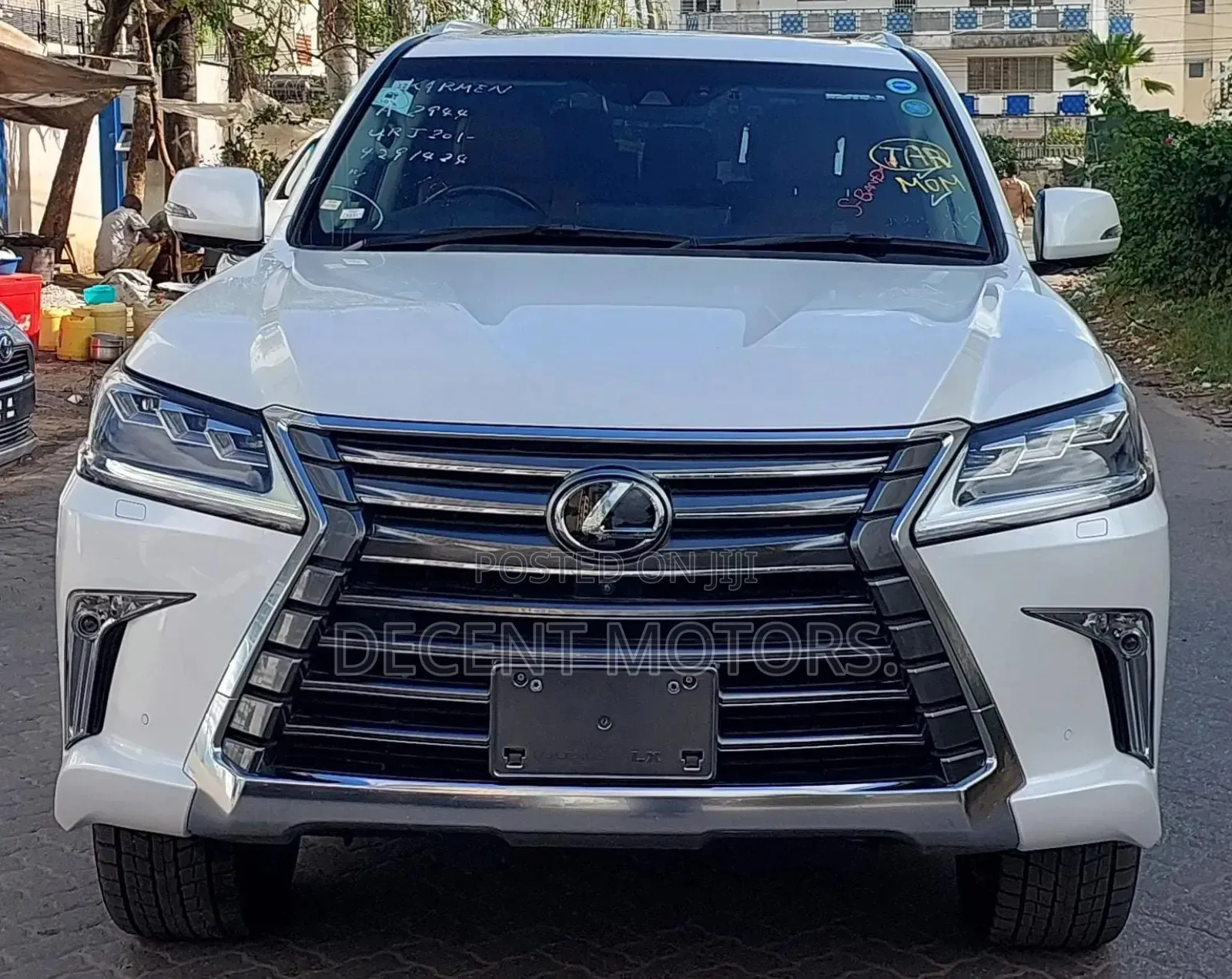 Lexus LX 570 AWD 2018 White