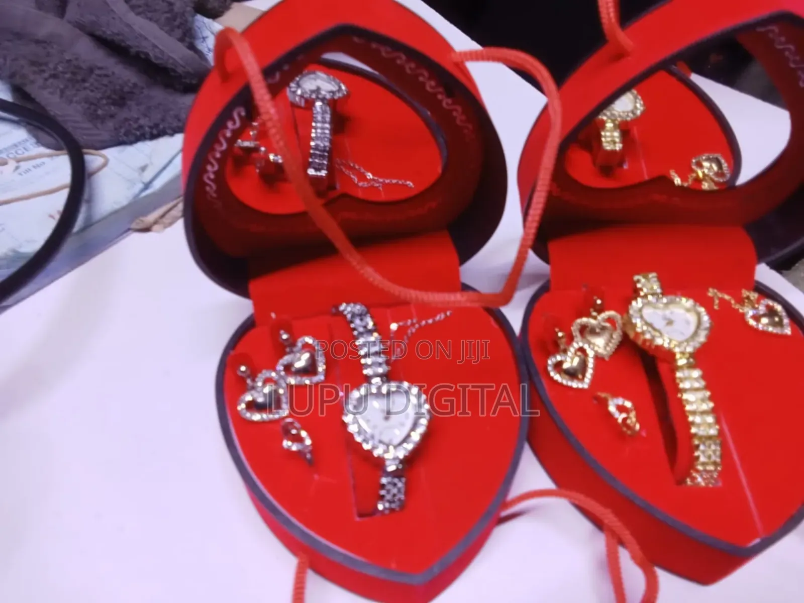 4pcs Romantic Gift Set Love Watch for Ladies