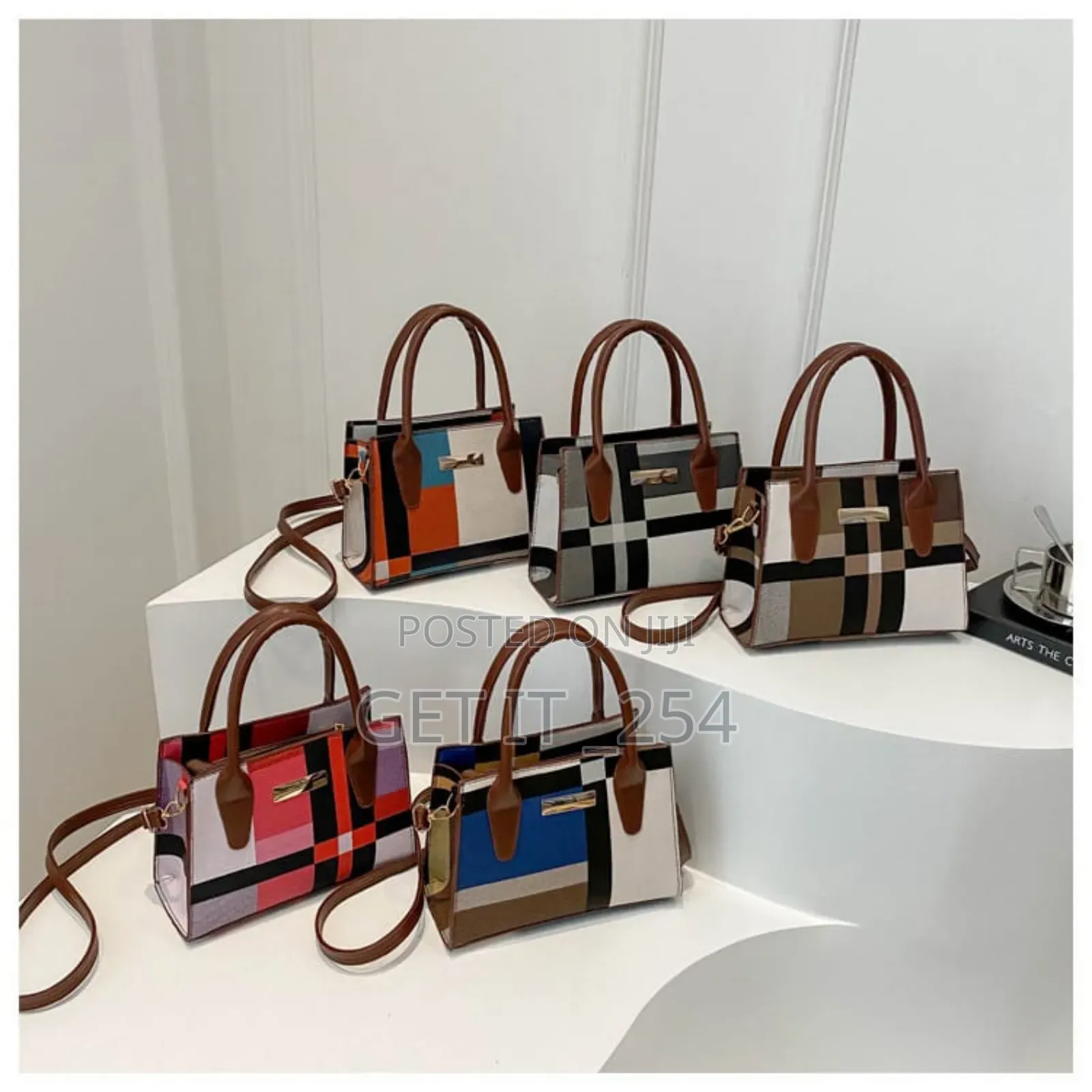 *Trend Fashion Collision Color Check Bagsize 22×9×16cm

👉🏾