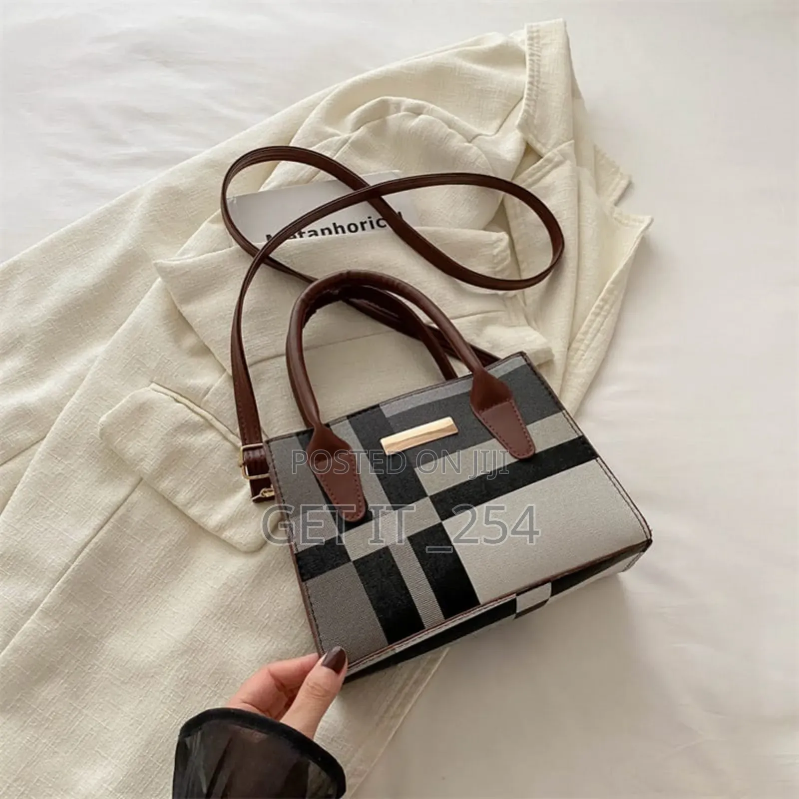 *Trend Fashion Collision Color Check Bagsize 22×9×16cm

👉🏾
