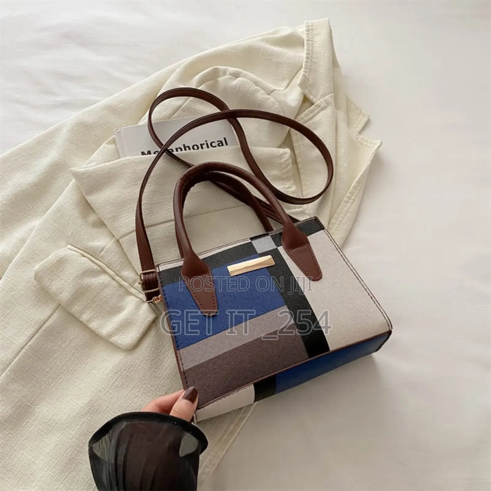 *Trend Fashion Collision Color Check Bagsize 22×9×16cm

👉🏾