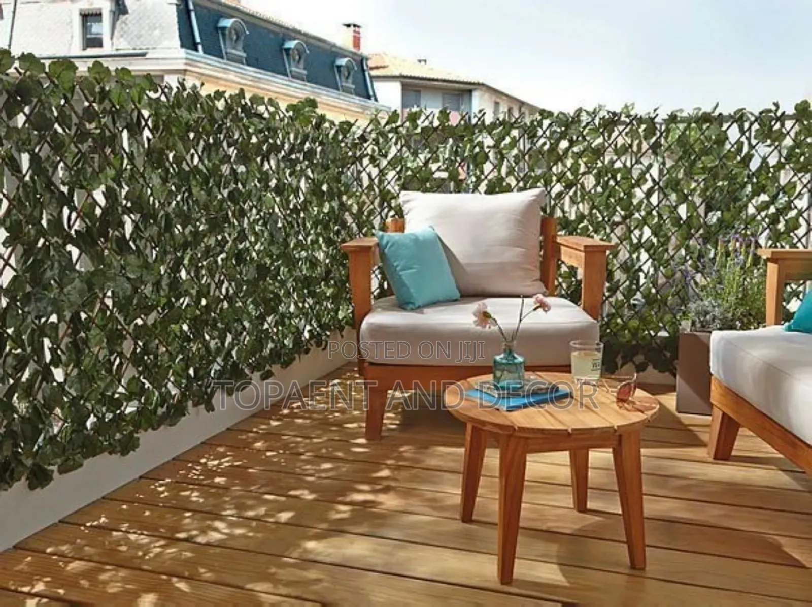Green Privacy Fence for Your House Backyard