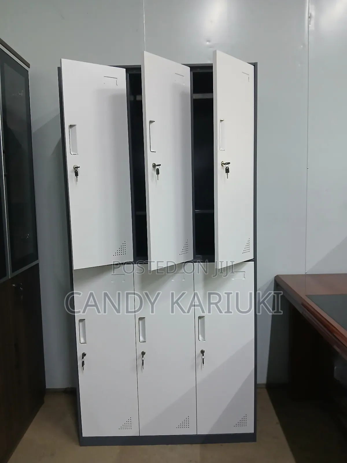 Swimming Pool Changing Area Lockers With 6 Partitions