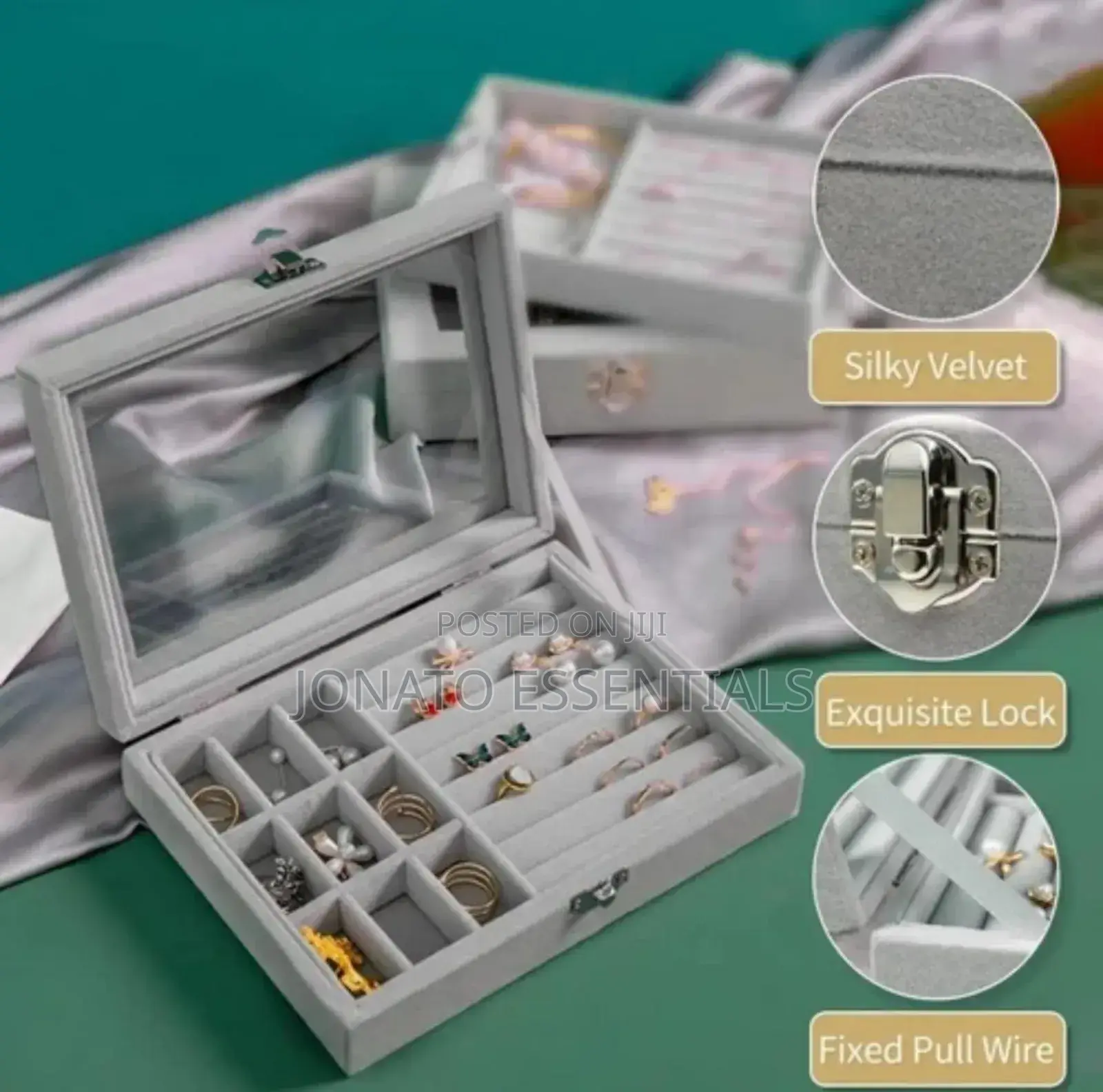 Velvet Ring Display and Jewelry Organizer With Clear Lid