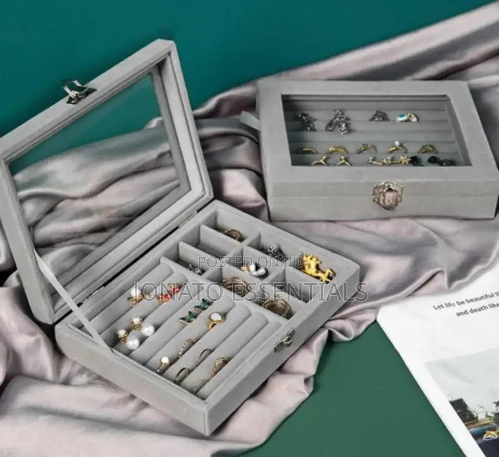 Velvet Ring Display and Jewelry Organizer With Clear Lid