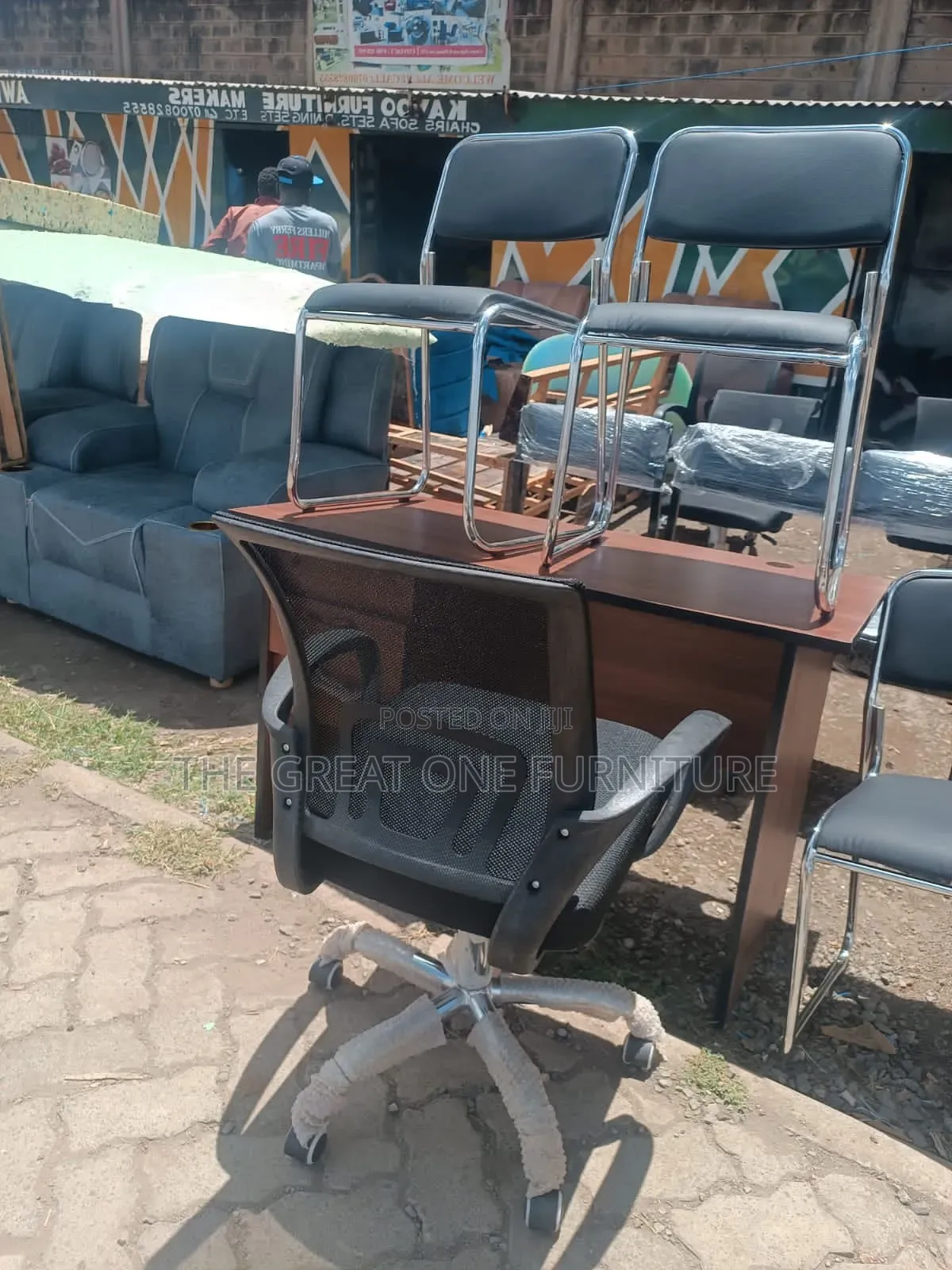 Unique Lockable 1m Office Desk With Mesh Chair Fcx5