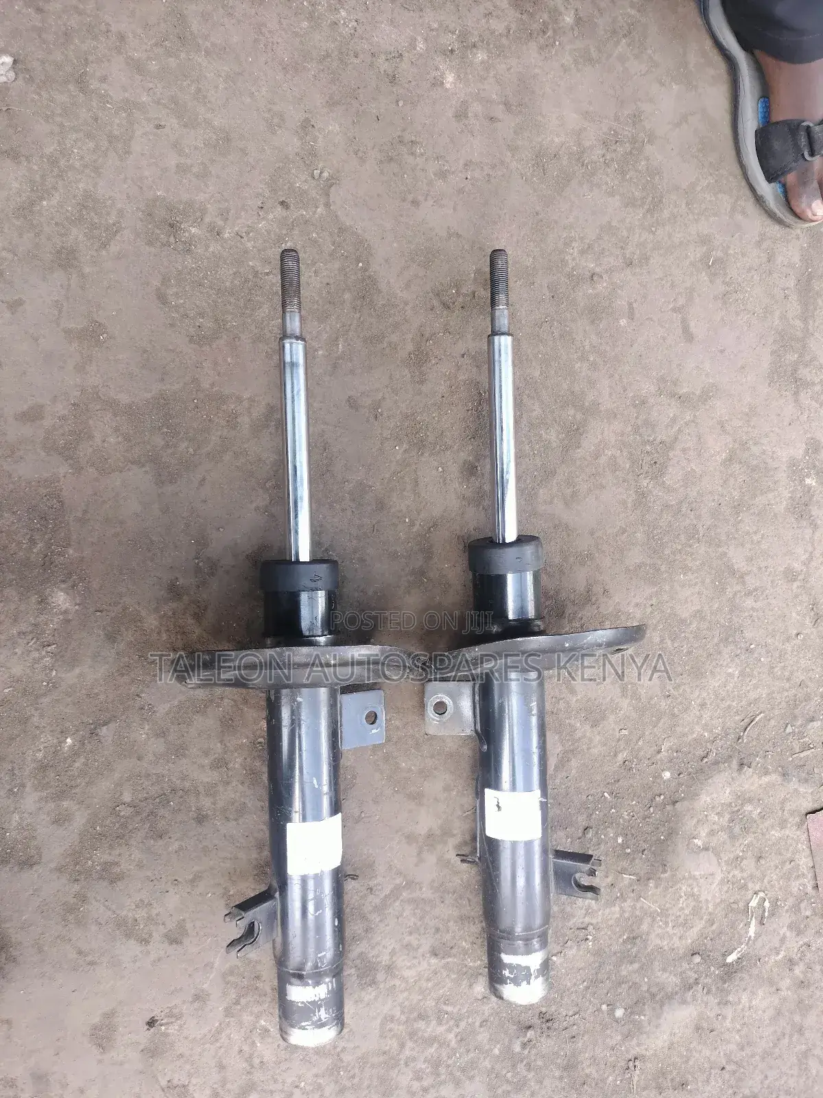 Peagut 208 Front Shocks