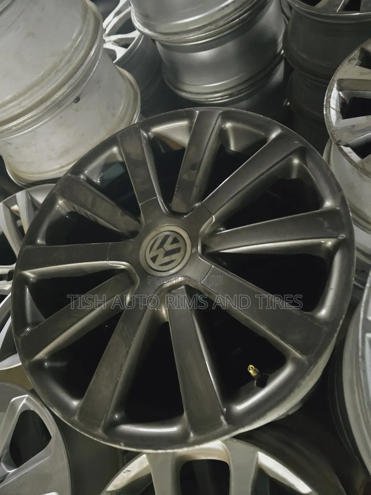 Original Volkswagen Passat, Tiguan 18 Inch Rims Set