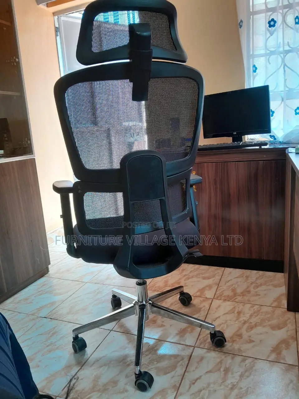 Office Chair: Posture-Enhancing Mesh Office Task Chair