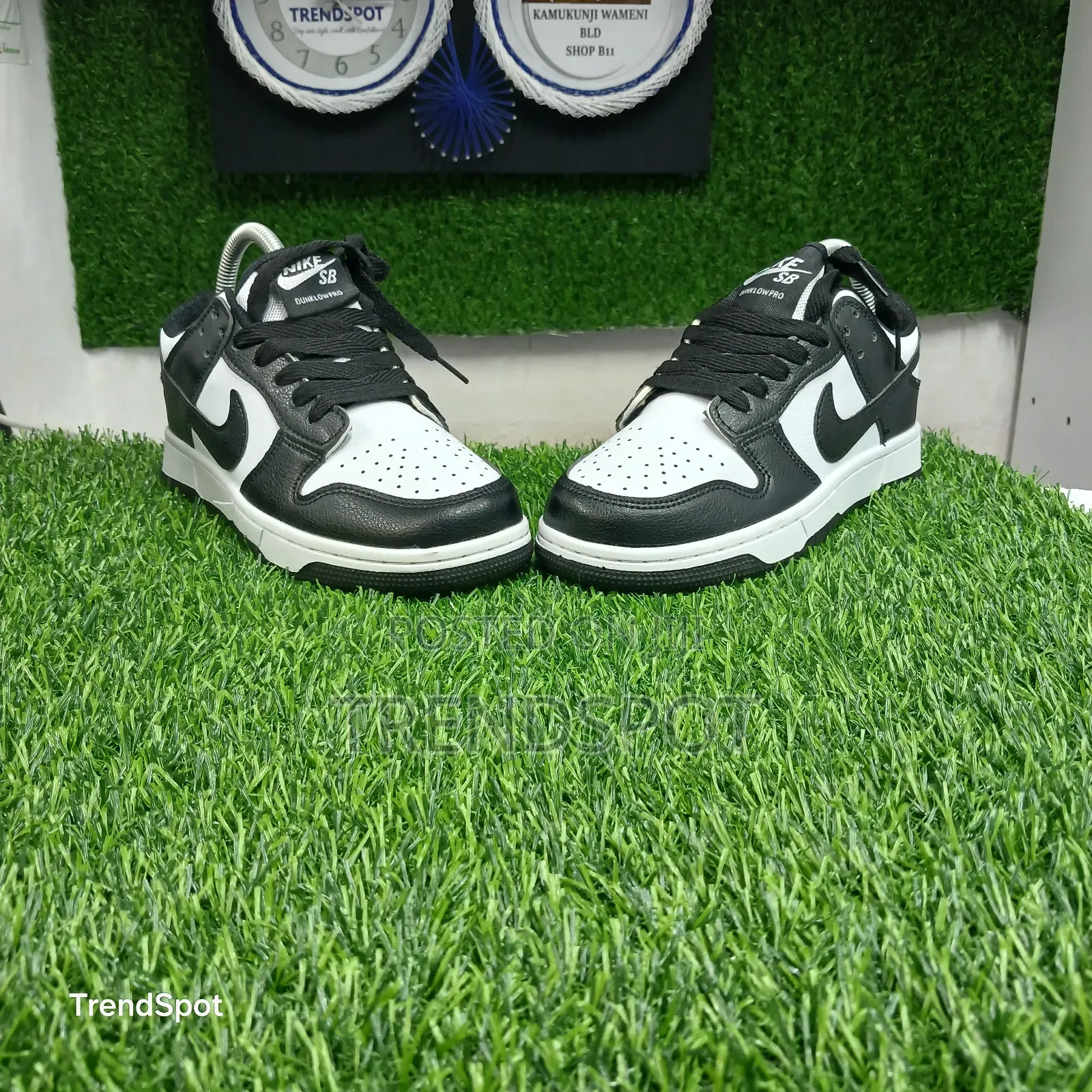 Sb Dunk
Black White