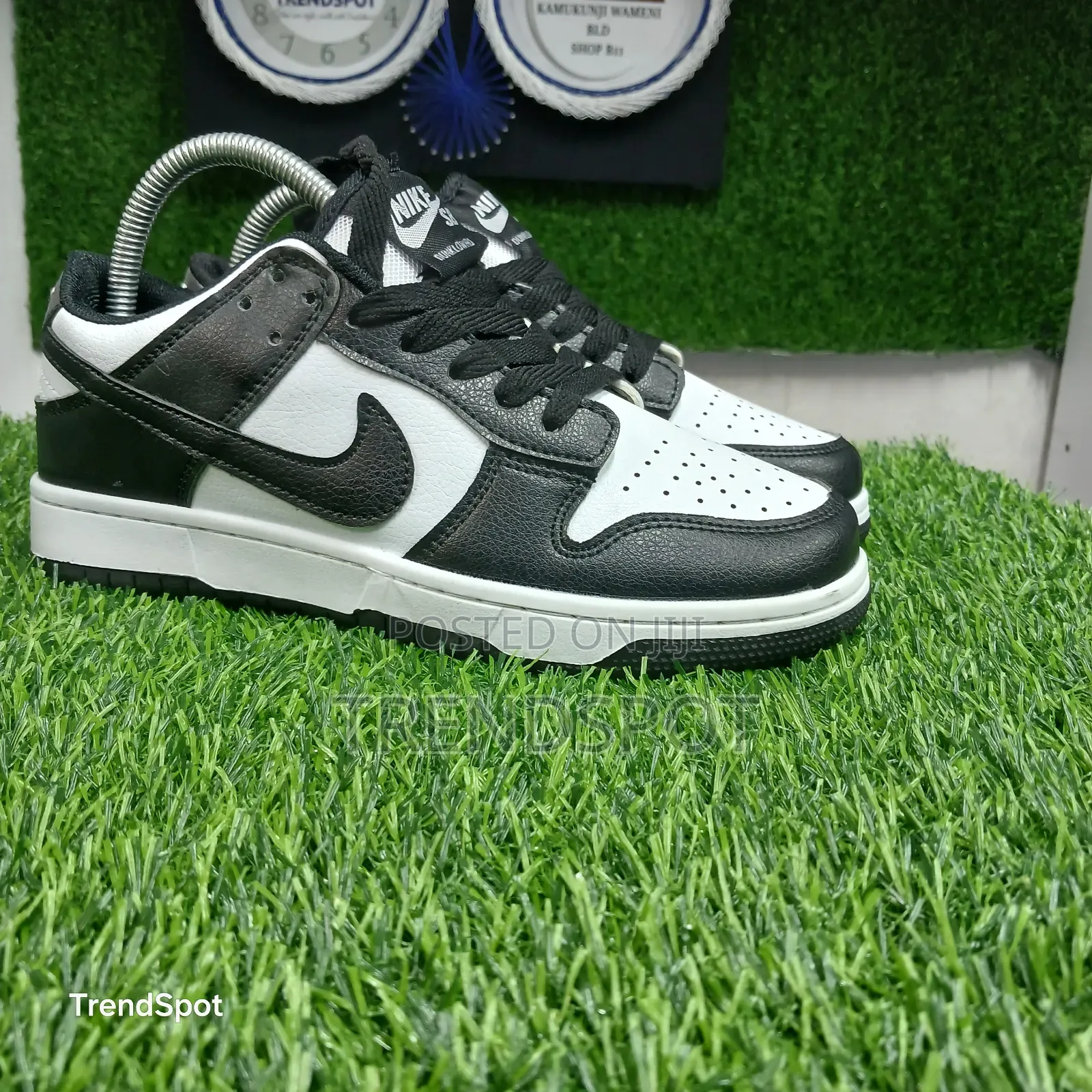 Sb Dunk
Black White