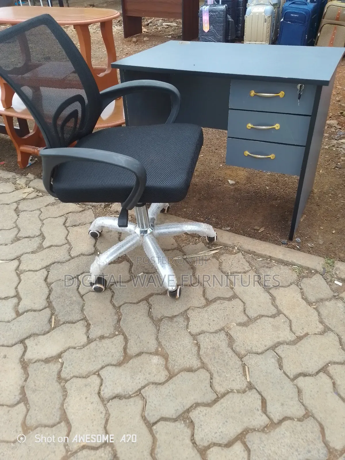 Comfortable Chair With Office Table