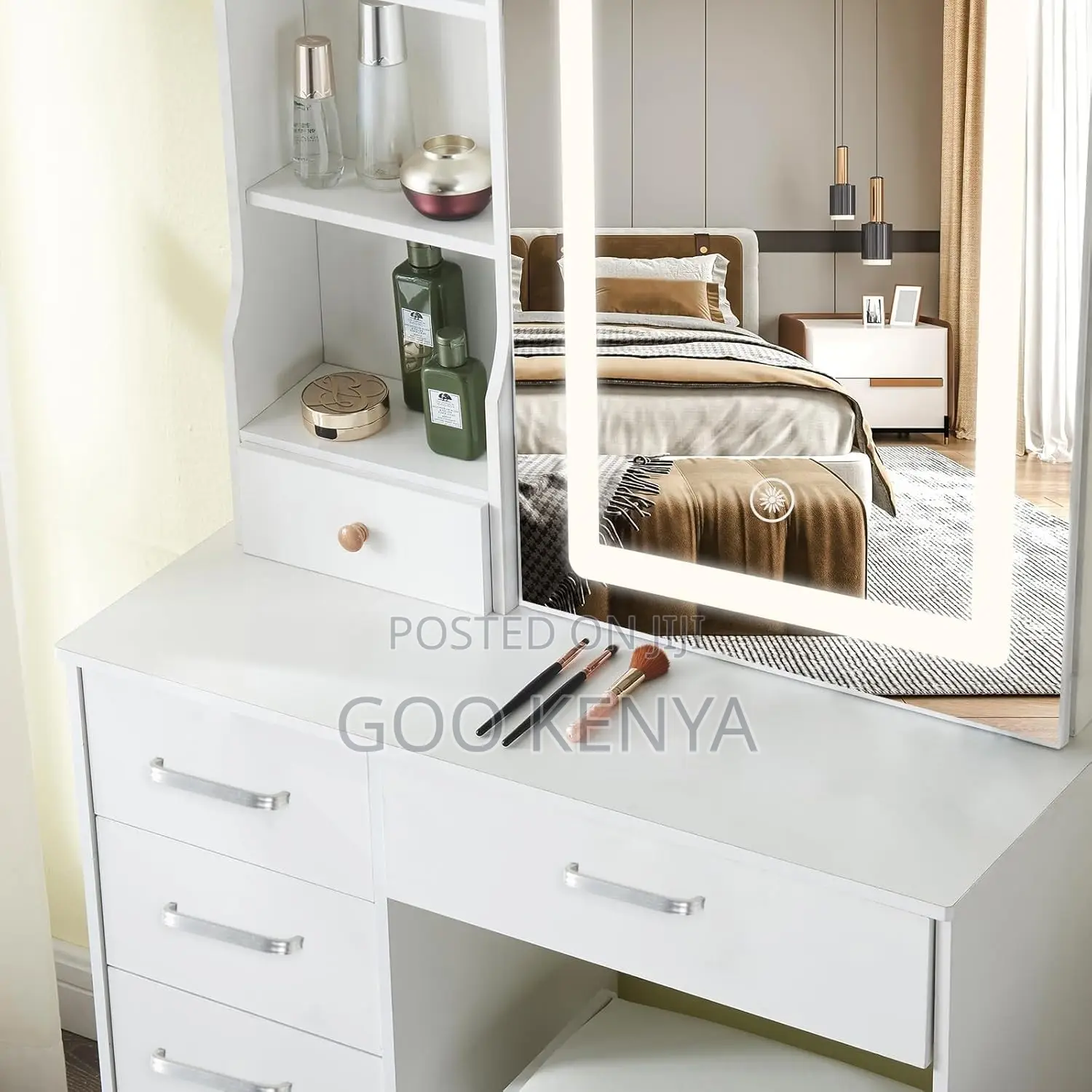 Dressers Tables ; Lighted Modern Makeup Vanity Table