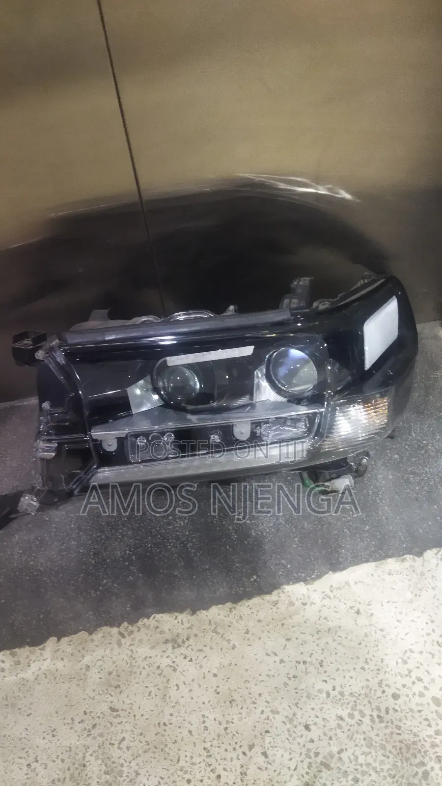 Toyota Land Cruiser V8 200 Series Headlight