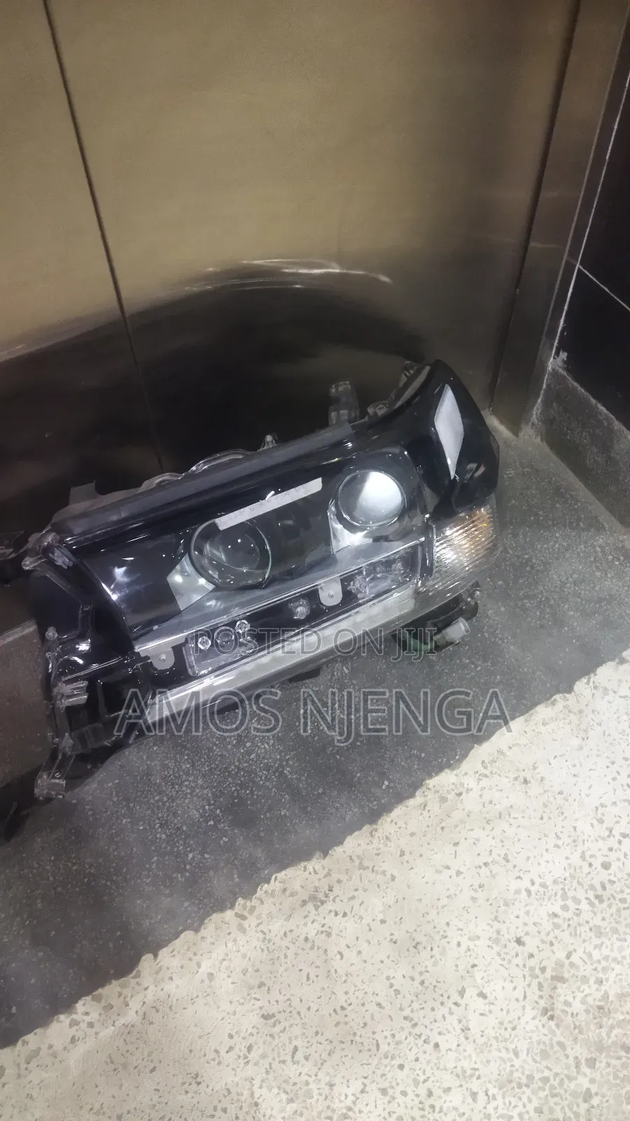 Toyota Land Cruiser V8 200 Series Headlight