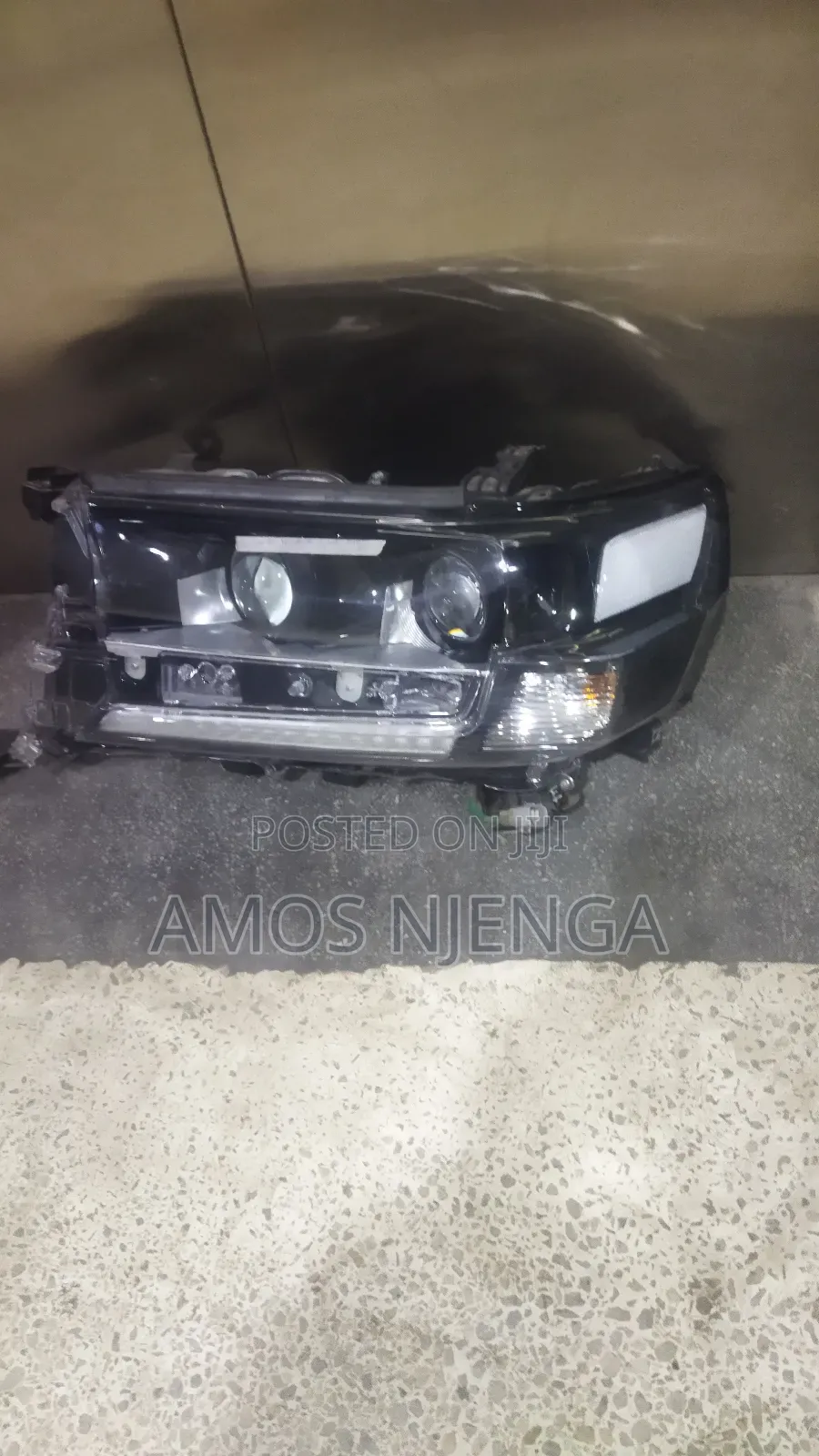 Toyota Land Cruiser V8 200 Series Headlight