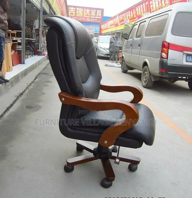 Office Chair:Executive Style Swivel Leadership Leather Chair