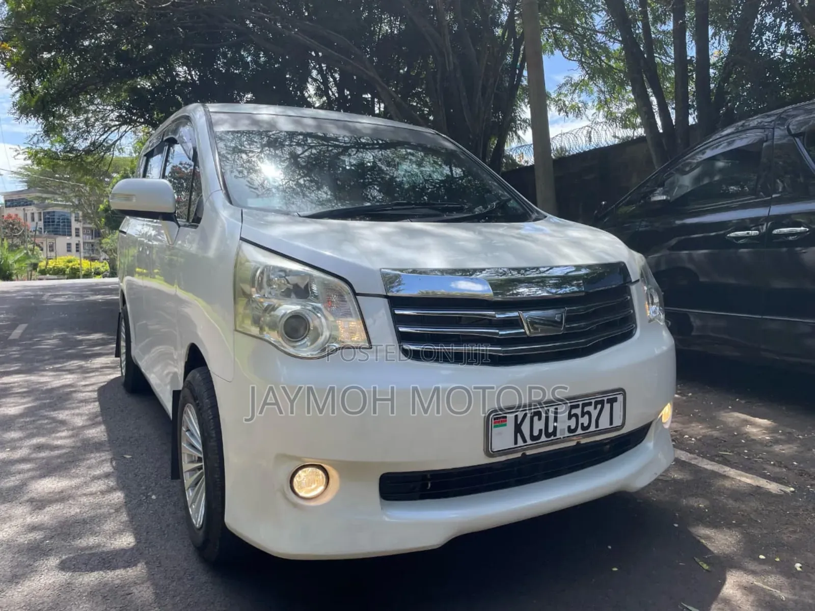 Toyota Noah 2013 White
