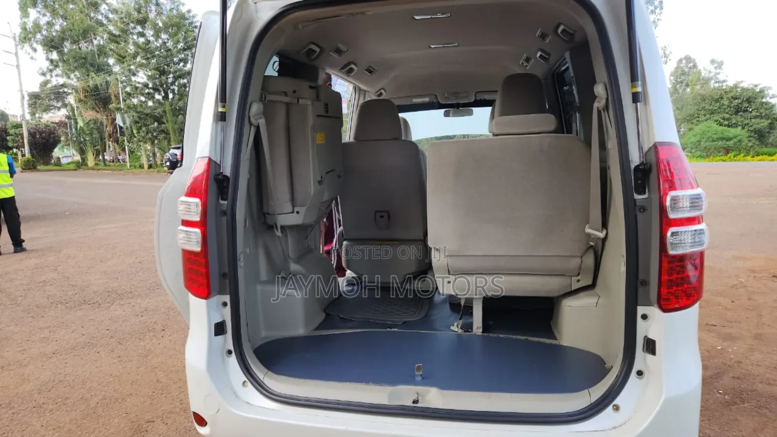 Toyota Noah 2013 White