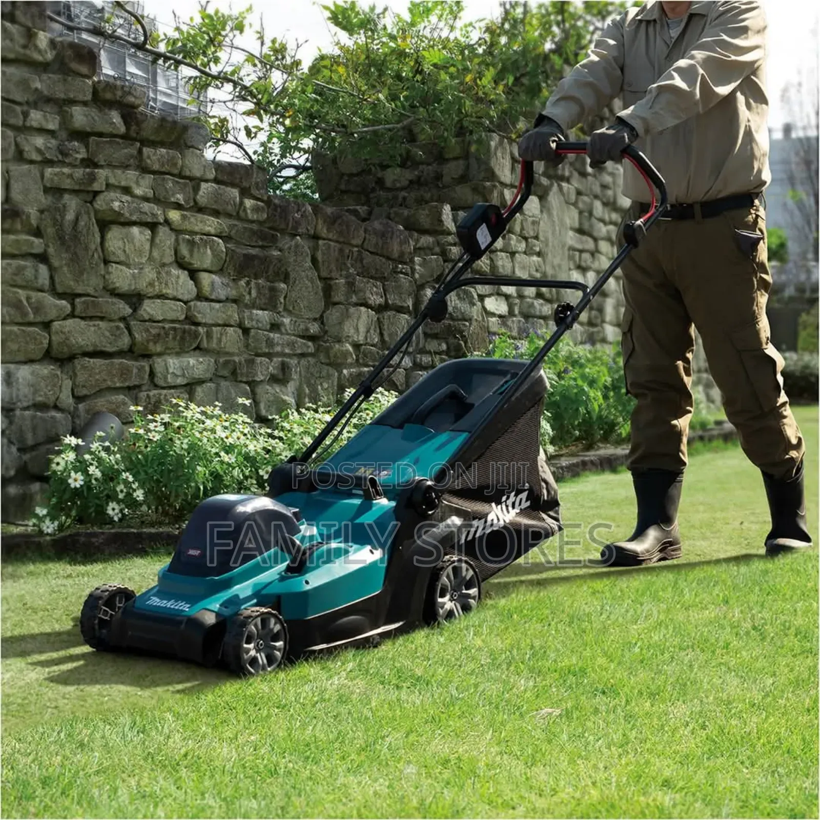 Makita Brand Petrol Lawn Mowing Machine With Bag.