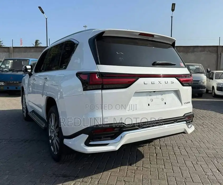 Lexus LX 2022 Off white