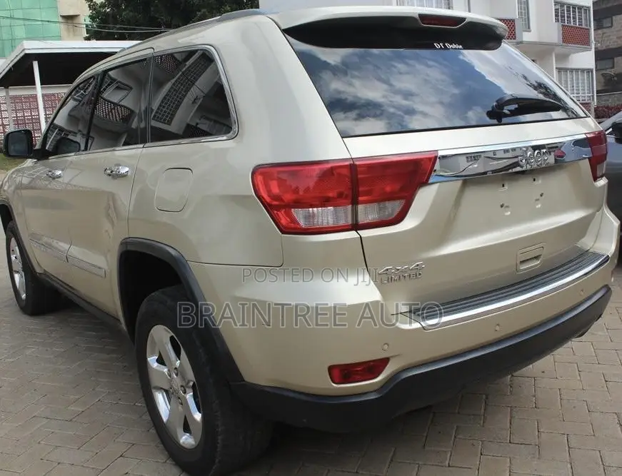 Jeep Cherokee 2011 Gold