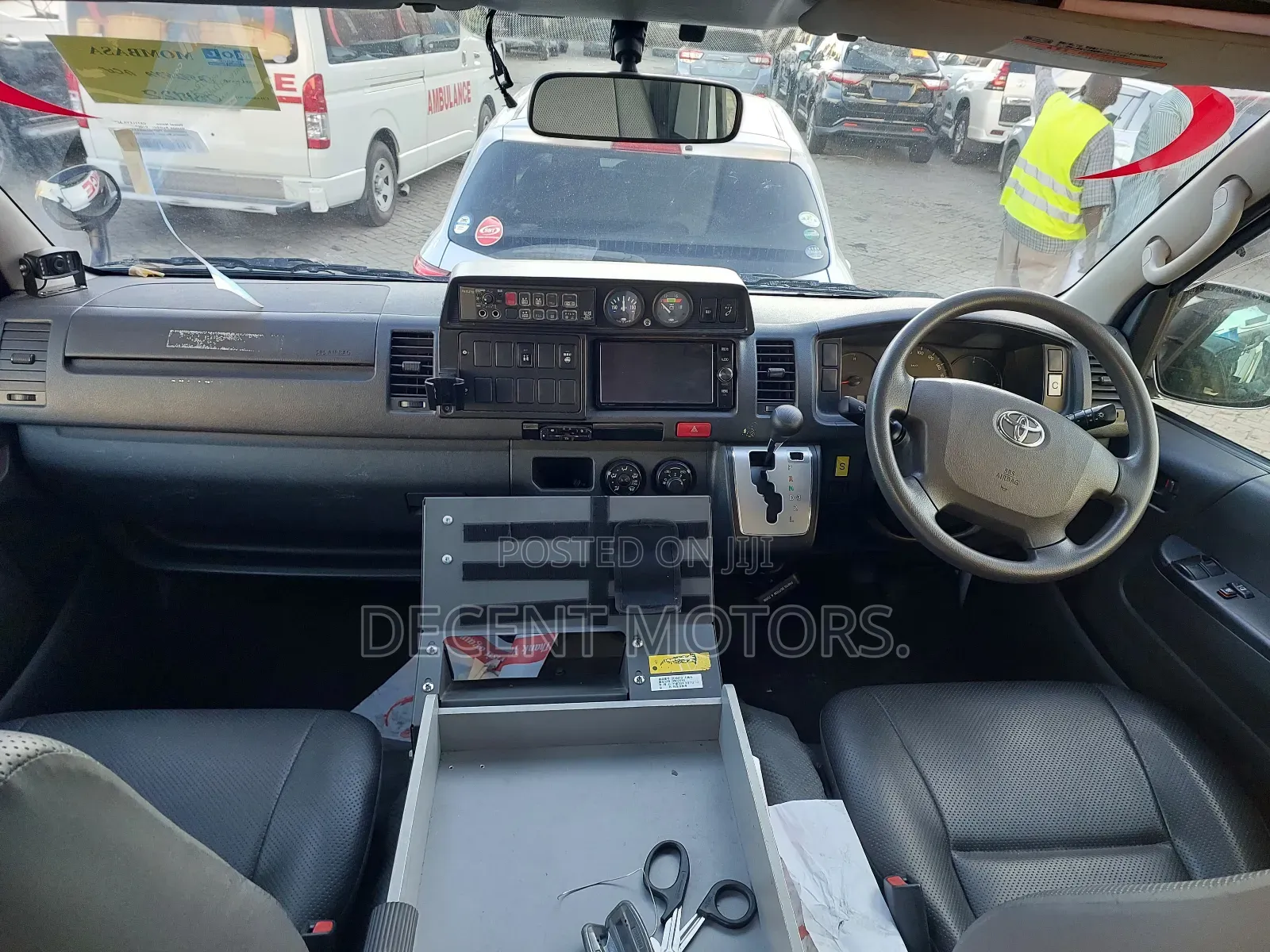 Toyota HiAce 2019 White