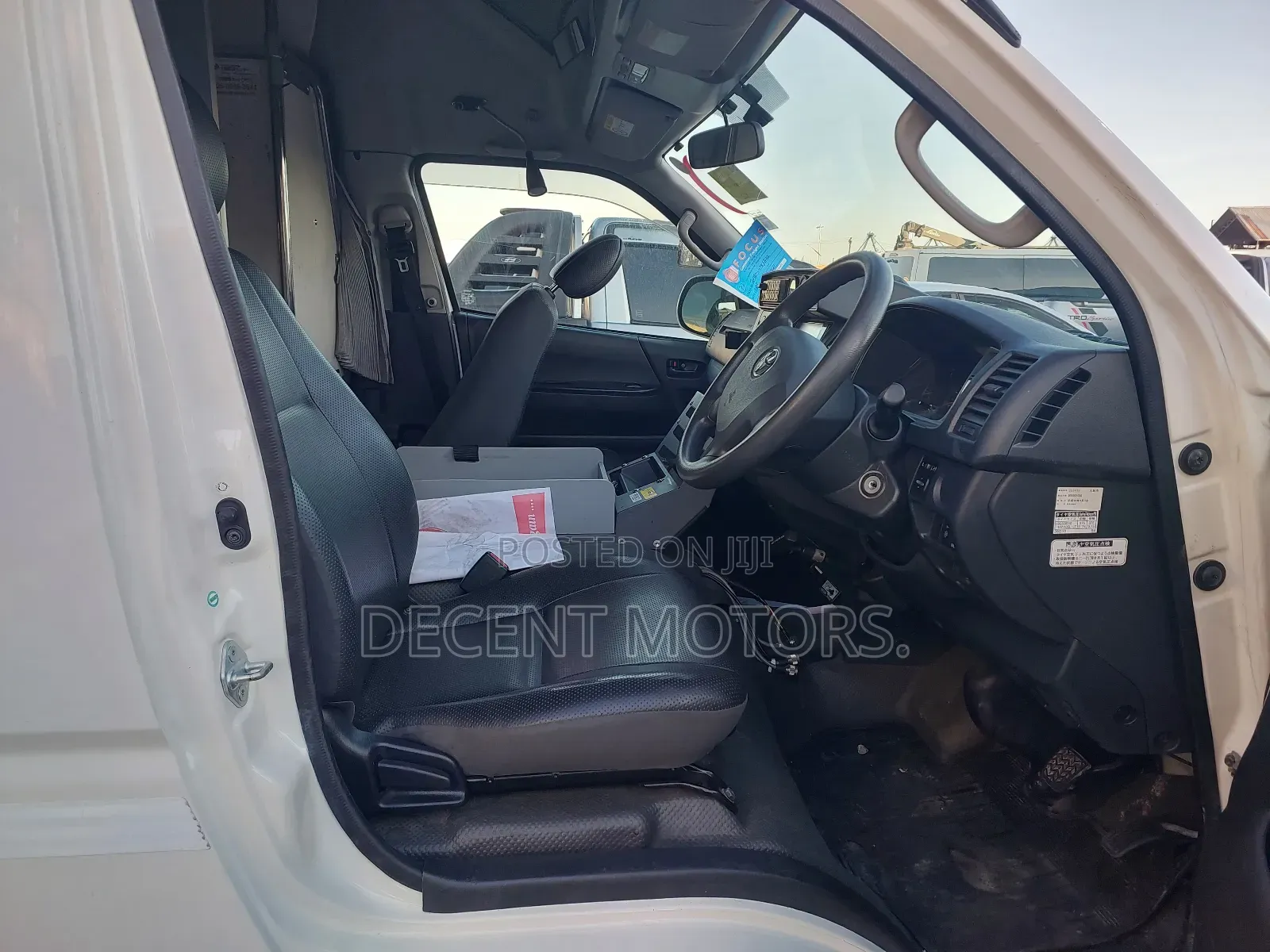 Toyota HiAce 2019 White